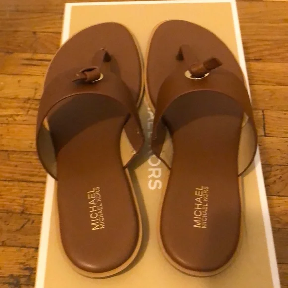 Michael Kors Cindy Leather Sandal - Picture 4 of 9